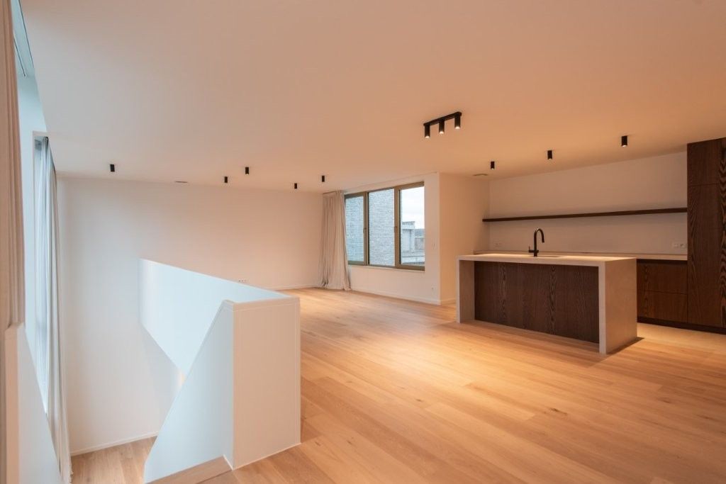 LUXUEUS PENTHOUSE 161M² MET 2SLK IN CENTRUM TONGEREN. foto 8