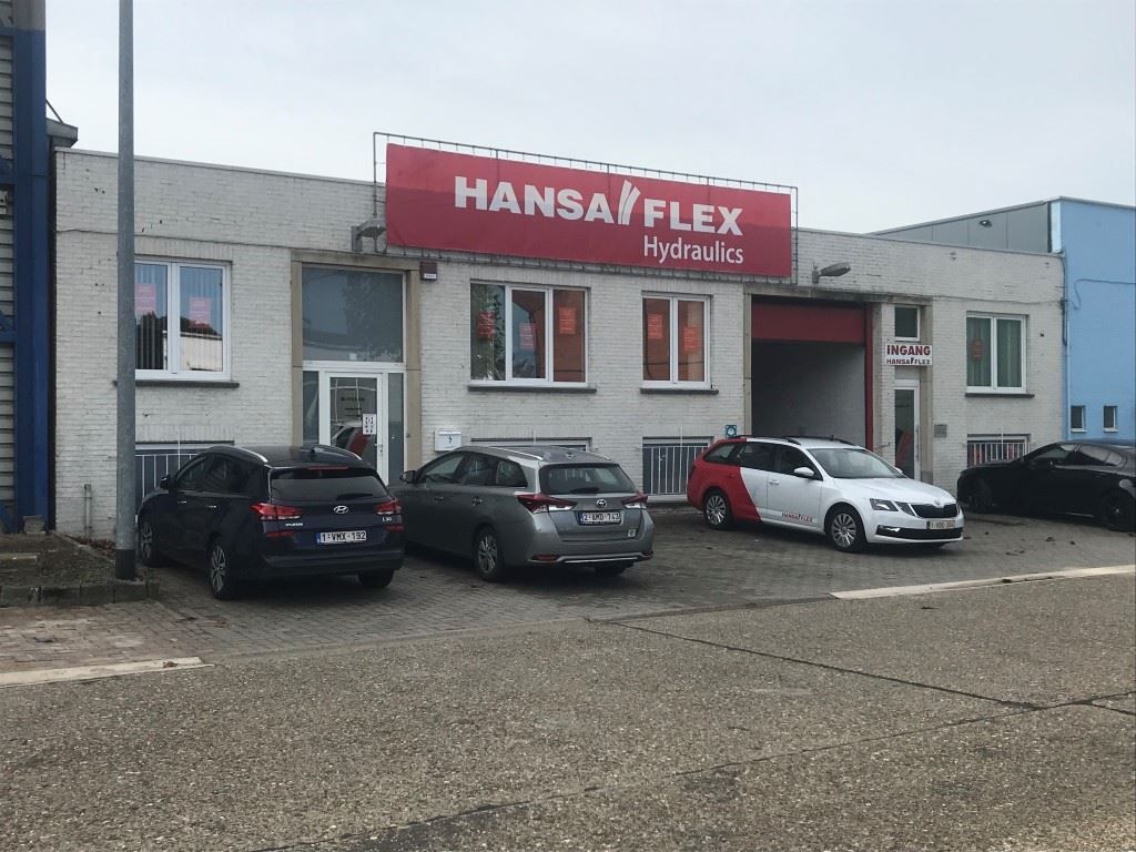 Bedrijfshal met kantoor foto {{pictureIndex}}