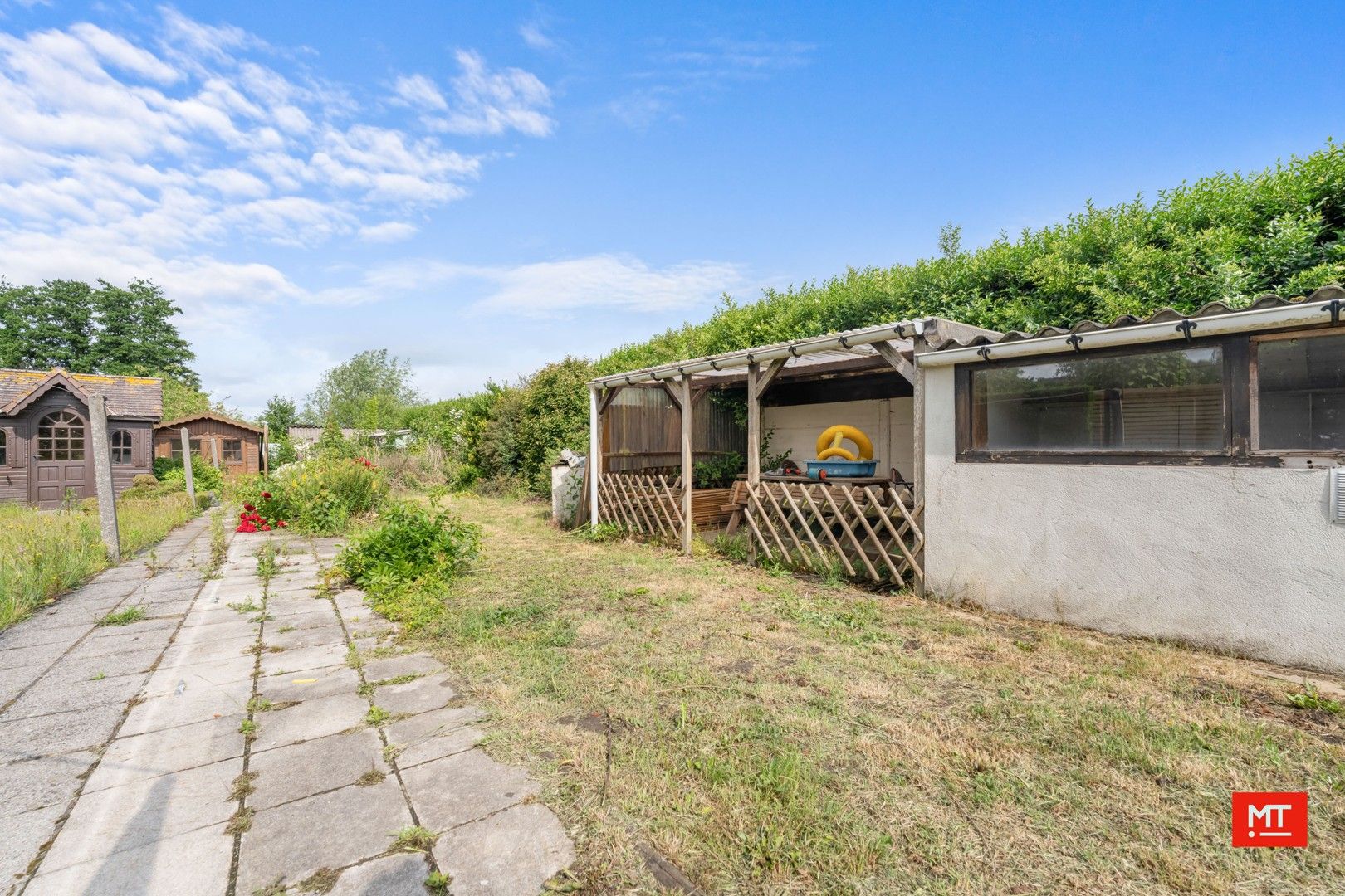 Op te frissen halfopen woning met 4 slaapkamers, tuin en garage foto 14