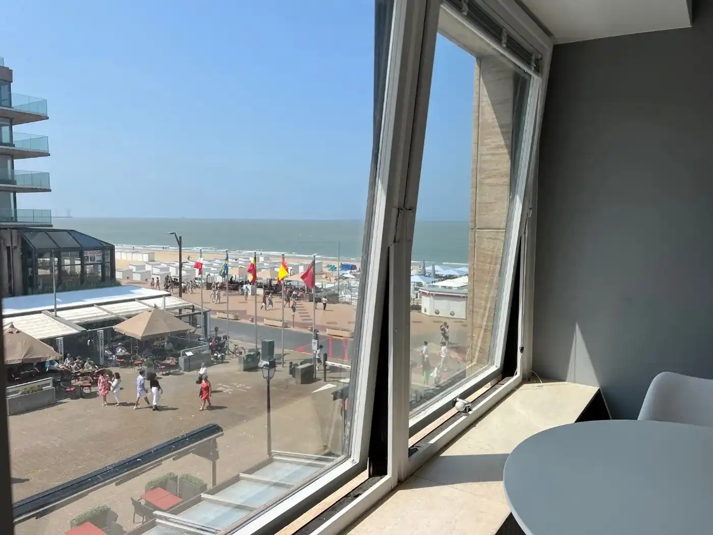 Studio met zijdelings zeezicht centraal gelegen op het Vanbunnenplein foto 2