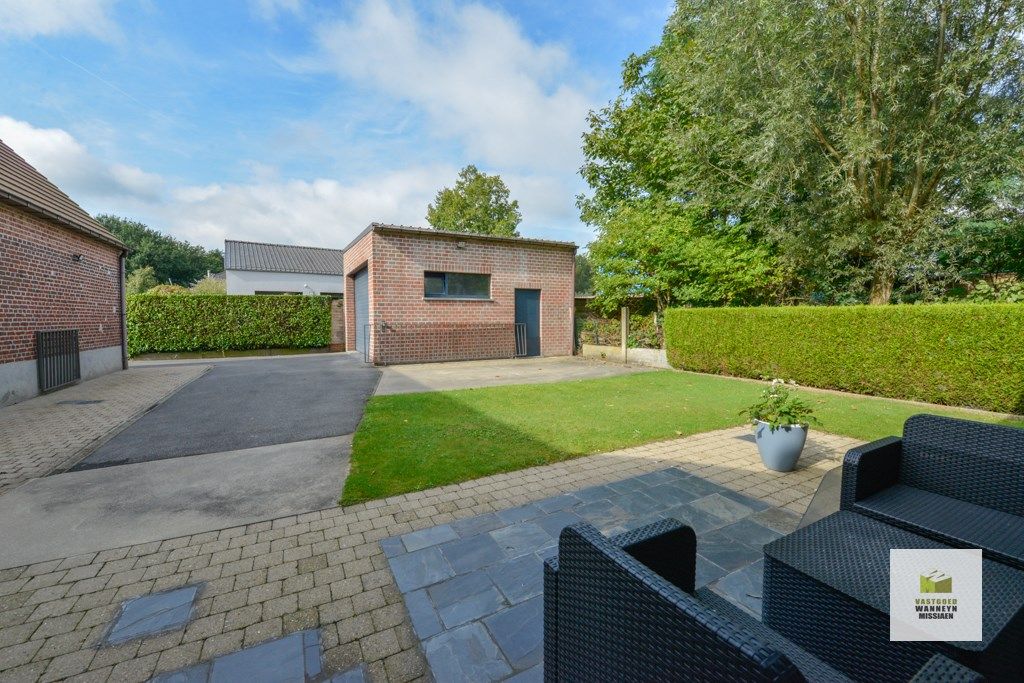 Zeer ruime woning  met 4 slpk en 2 grote garages  foto 25