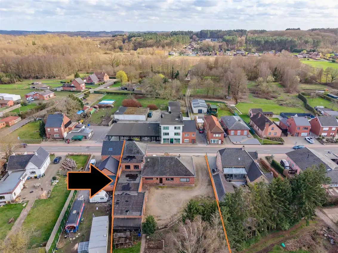 Handspand met ruime woonst en magazijn foto 3