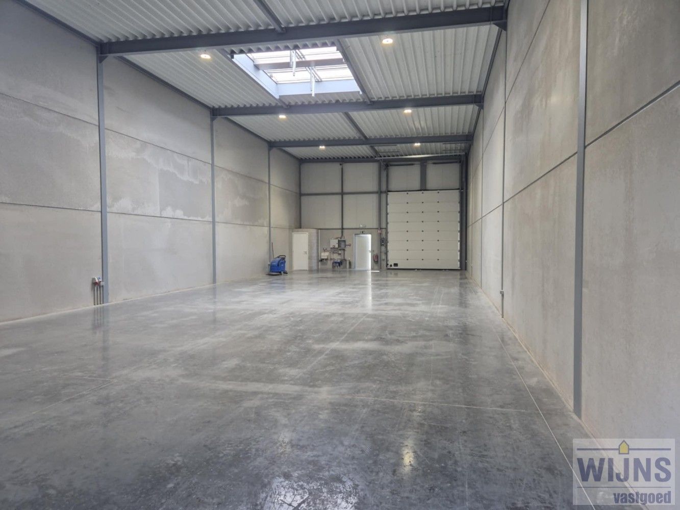 Nieuw magazijn 267,5 m². foto {{pictureIndex}}