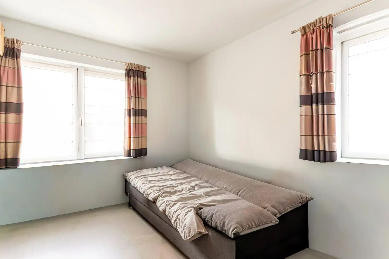 Instapklaar gelijkvloersappartement met 3 slaapkamers en tuin foto 15