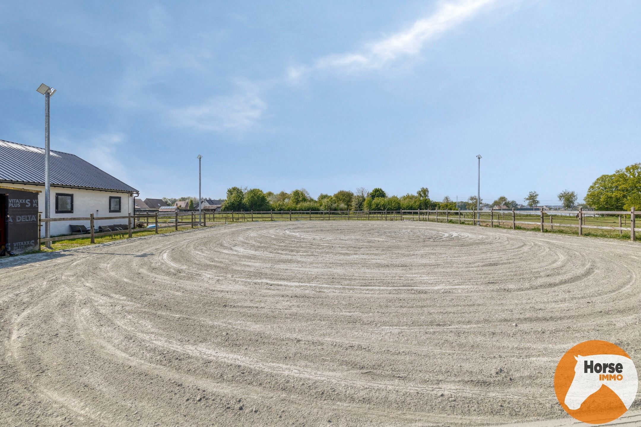 TORHOUT - Recente HOB met paardenstallen foto 27