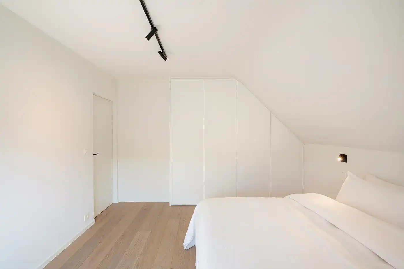 Volledig en zeer kwalitatief gerenoveerde villa op een ruim zuid-west gericht perceel foto 21