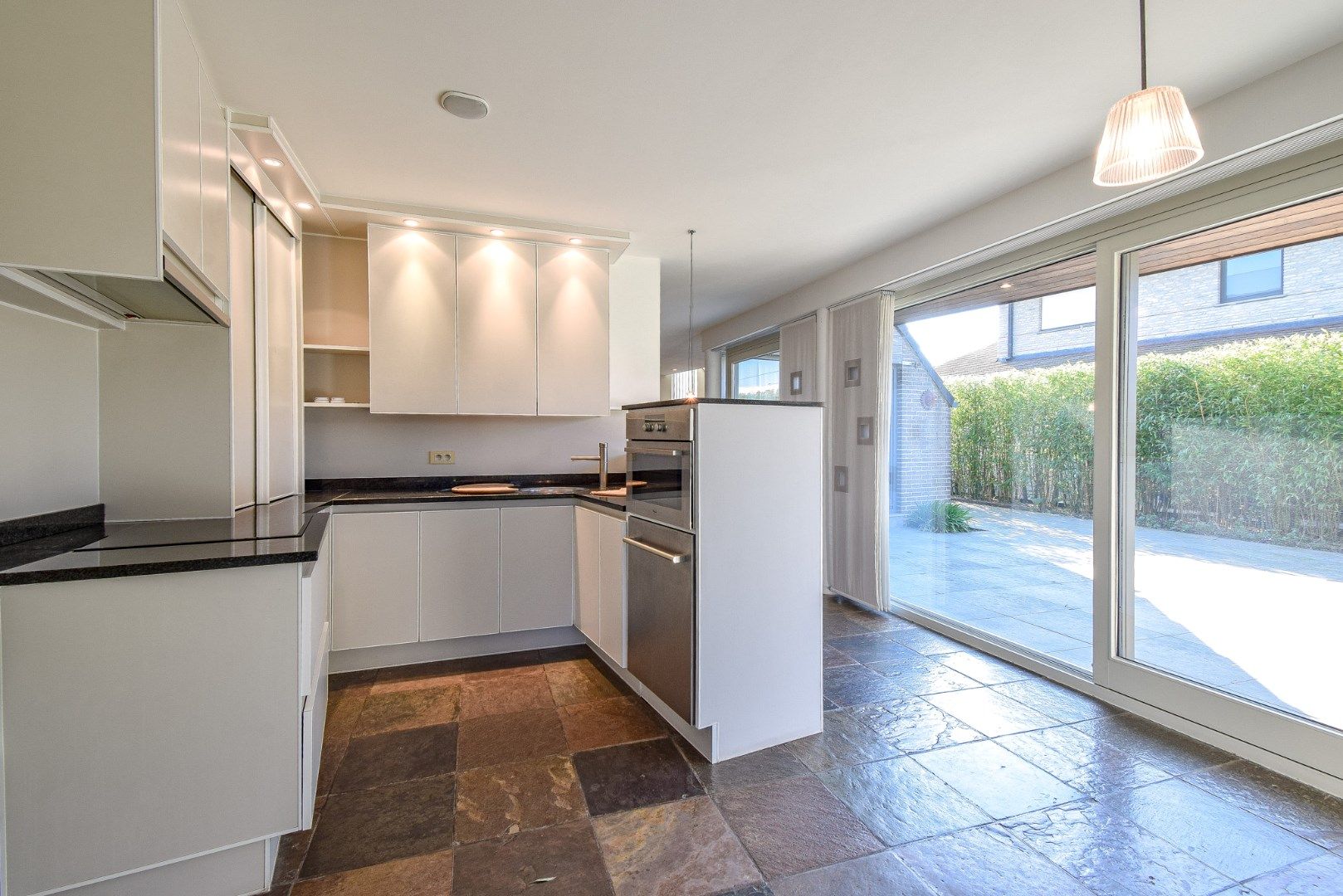 Instapklare villa met 4 slaapkamers op 815 m² in rustige woonwijk te Gistel foto 9