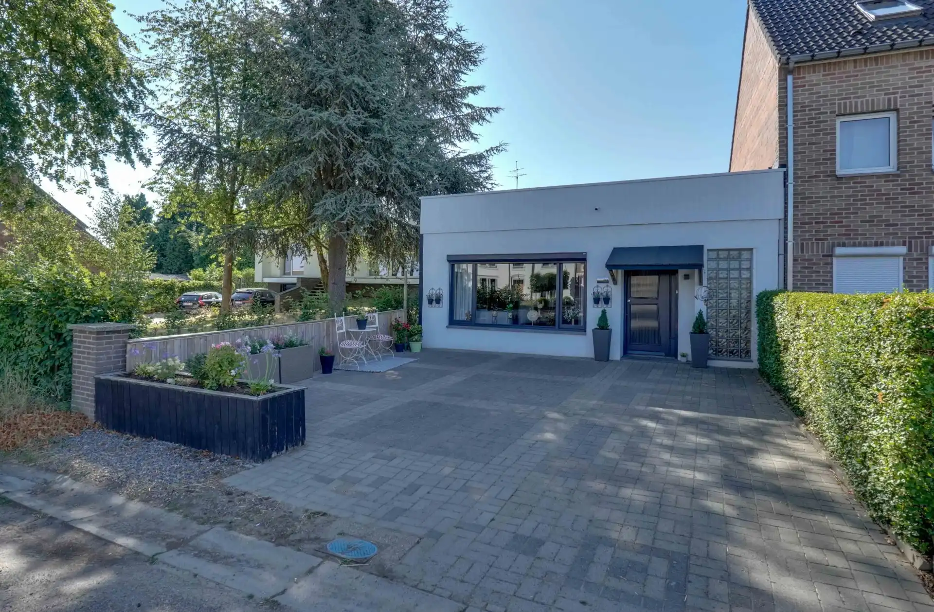 Volledig gerenoveerde gelijkvloerse woning met tuin in Riemst foto 2