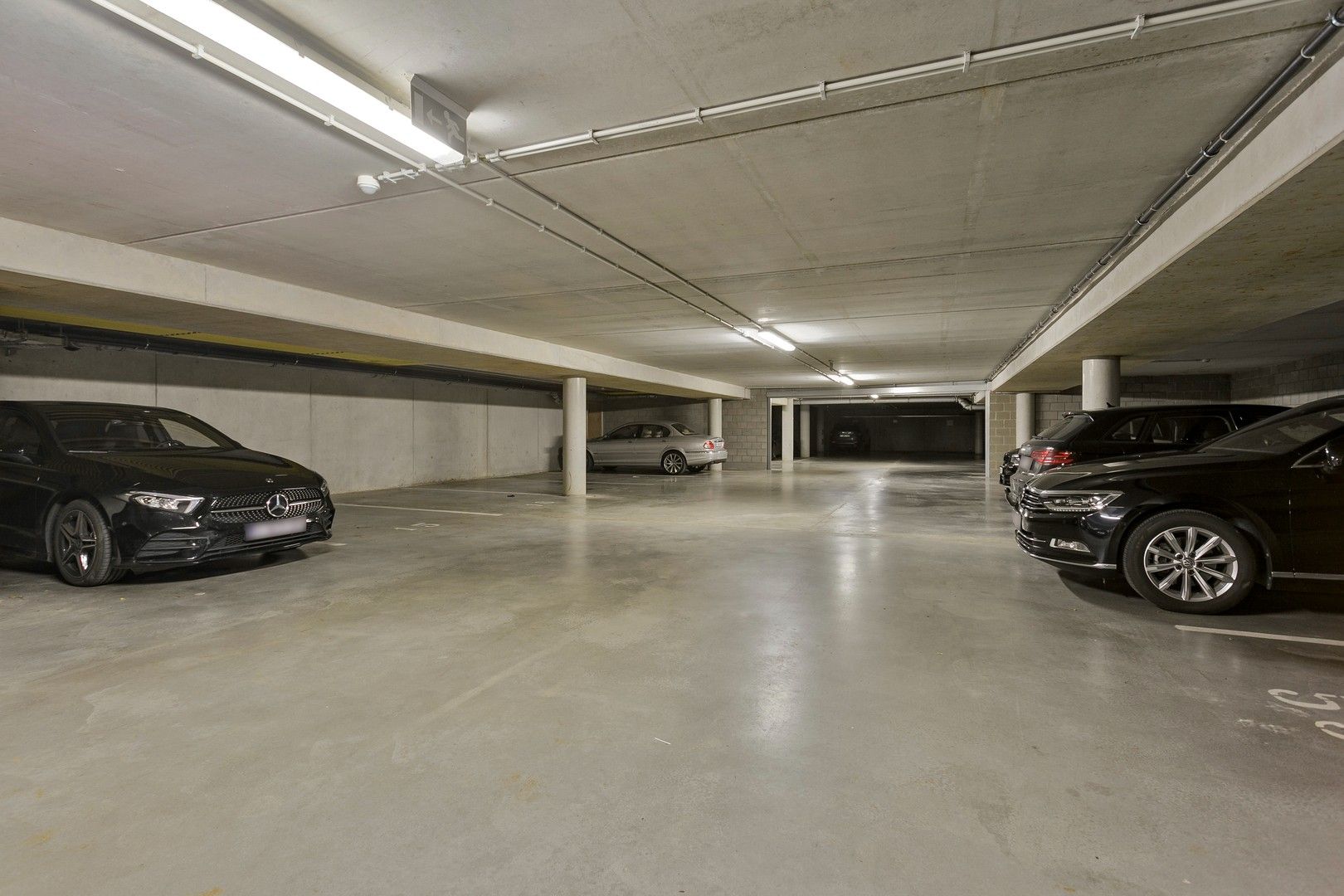 Prachtig hoekappartement met 2 grote terrassen, parking, fietsenstalling en kelder. foto 15