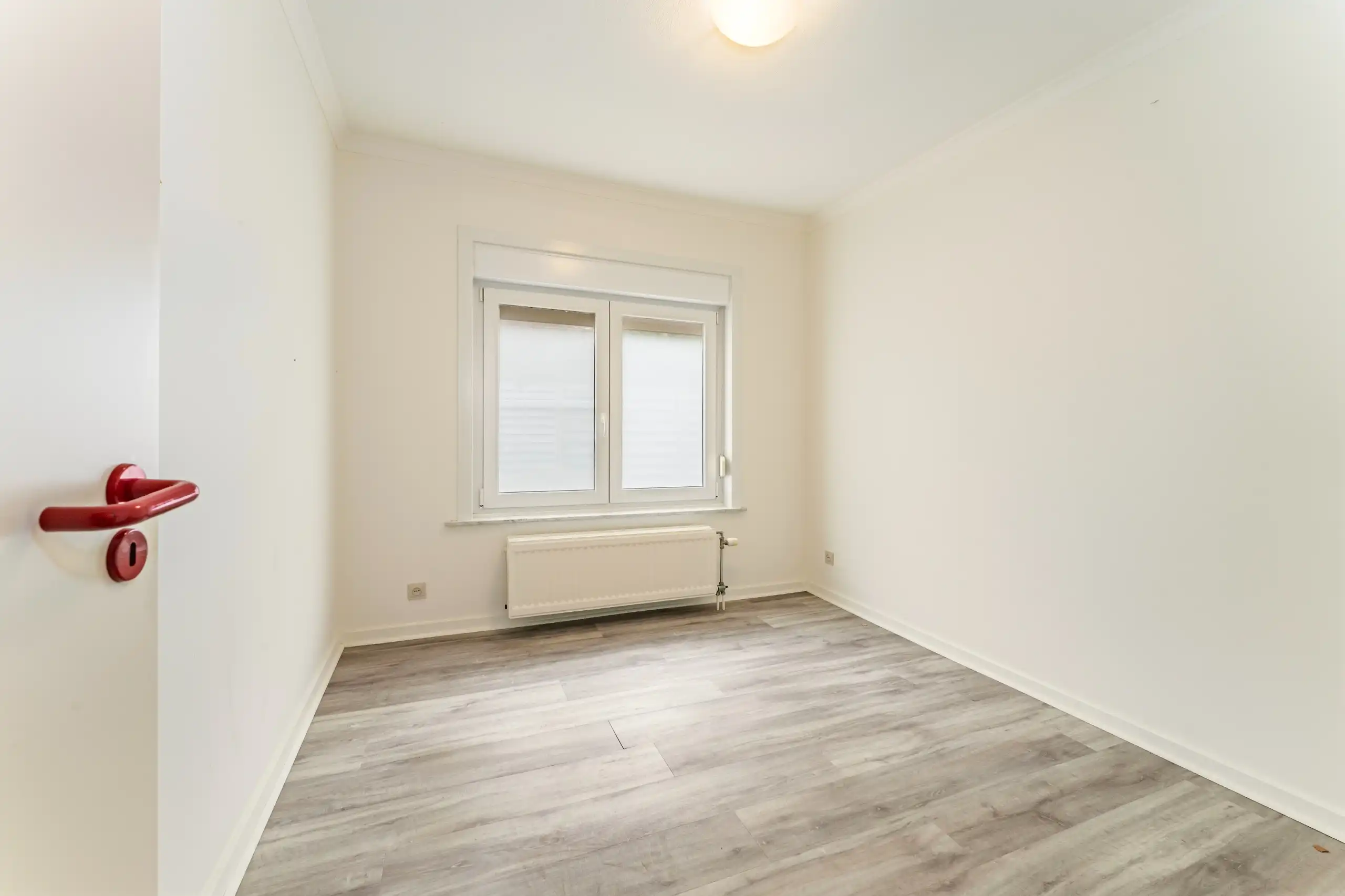 Verzorgde bungalow op 585 m2 met 3 slaapkamers en zonnige tuin nabij het centrum foto 11