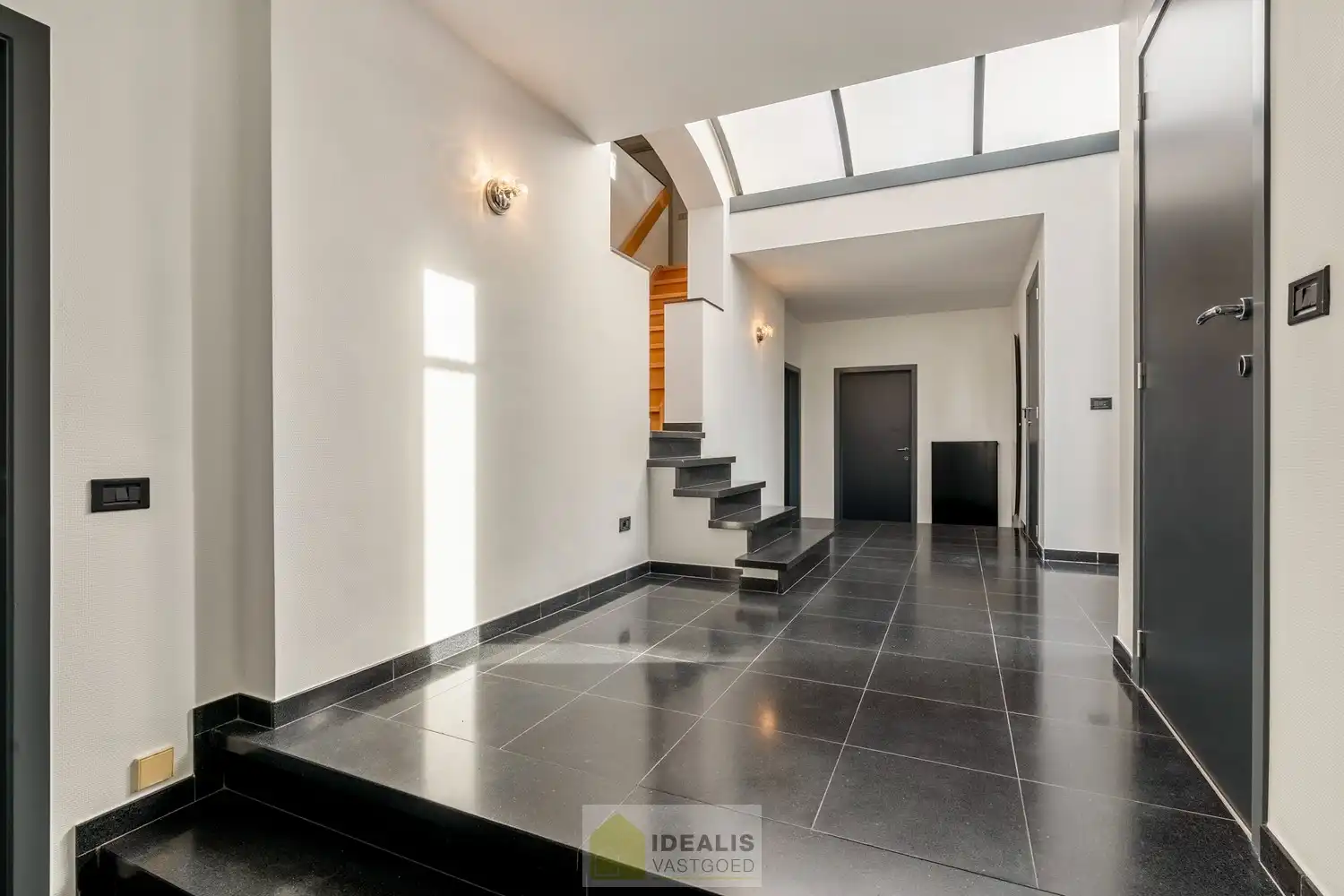 EXTRA RUIME VILLA MET EEN PRACHTIG LICHTRIJKE LEEFRUIMTE, RUIME KEUKEN, 4 SLAAPKAMERS, 2 BADKAMERS EN EEN RUIM PRAKTIJK/KANTOORGEDEELTE OP EEN RIANT EN CENTRAAL PERCEEL VAN MAAR LIEFST 16A 27CA OP EEN GUNSTIGE LOCATIE NABIJ HET CENTRUM VAN ACHEL! foto 10