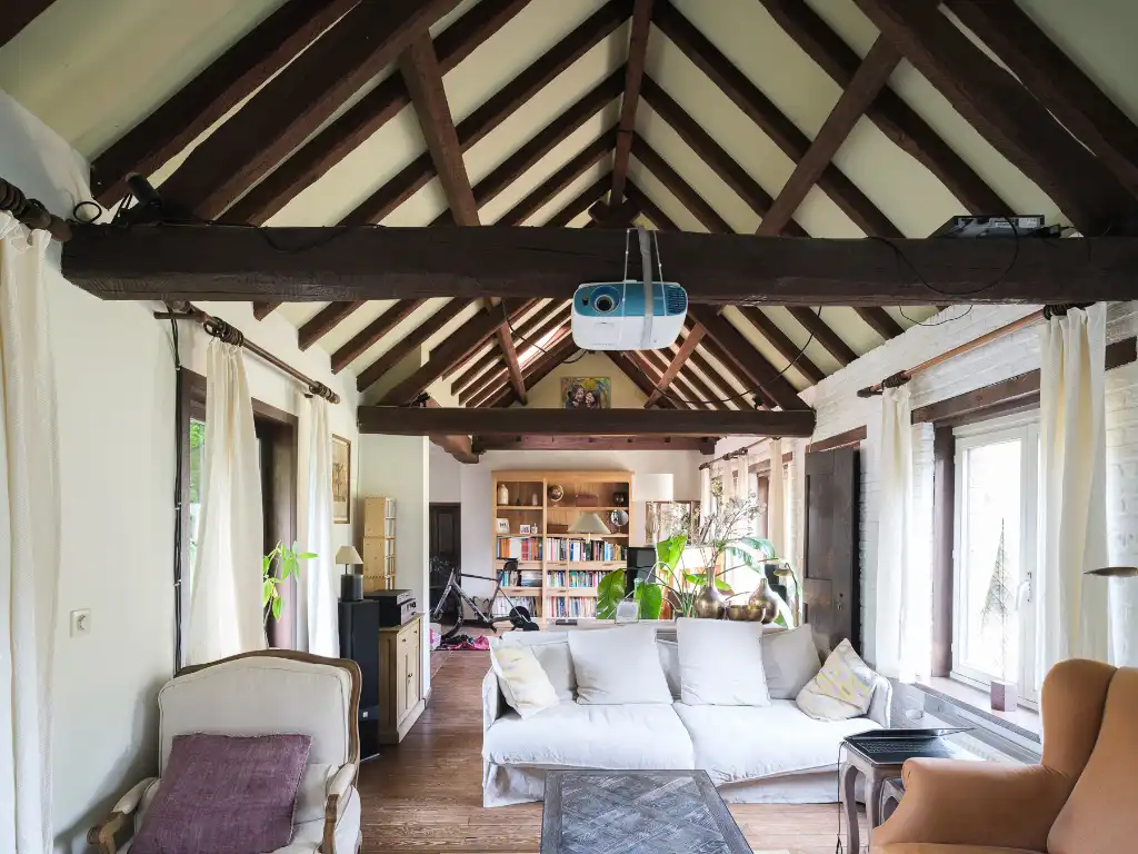 Charmante gezinswoning met oprit en dubbele garage op een rustig perceel van ca. 1632 m² foto 6