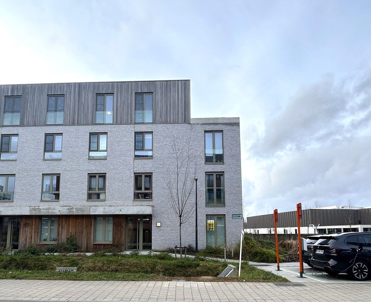 Prachtig gelijkvloers appartement met terras en autostaanplaats foto 2