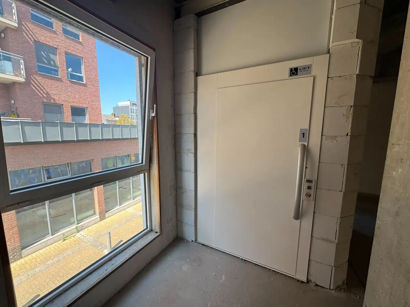 Ruim handelspand van 525 m² in het commerciële hart van Berchem foto 5