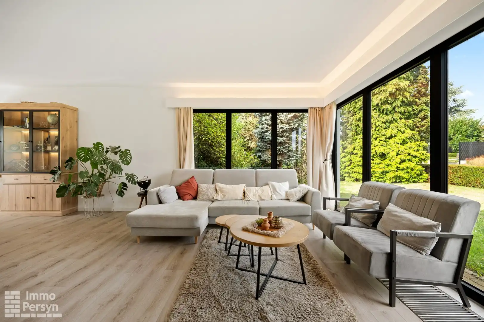 Ruime gelijkvloerse woning OB gelegen in een rustige wijk foto 2