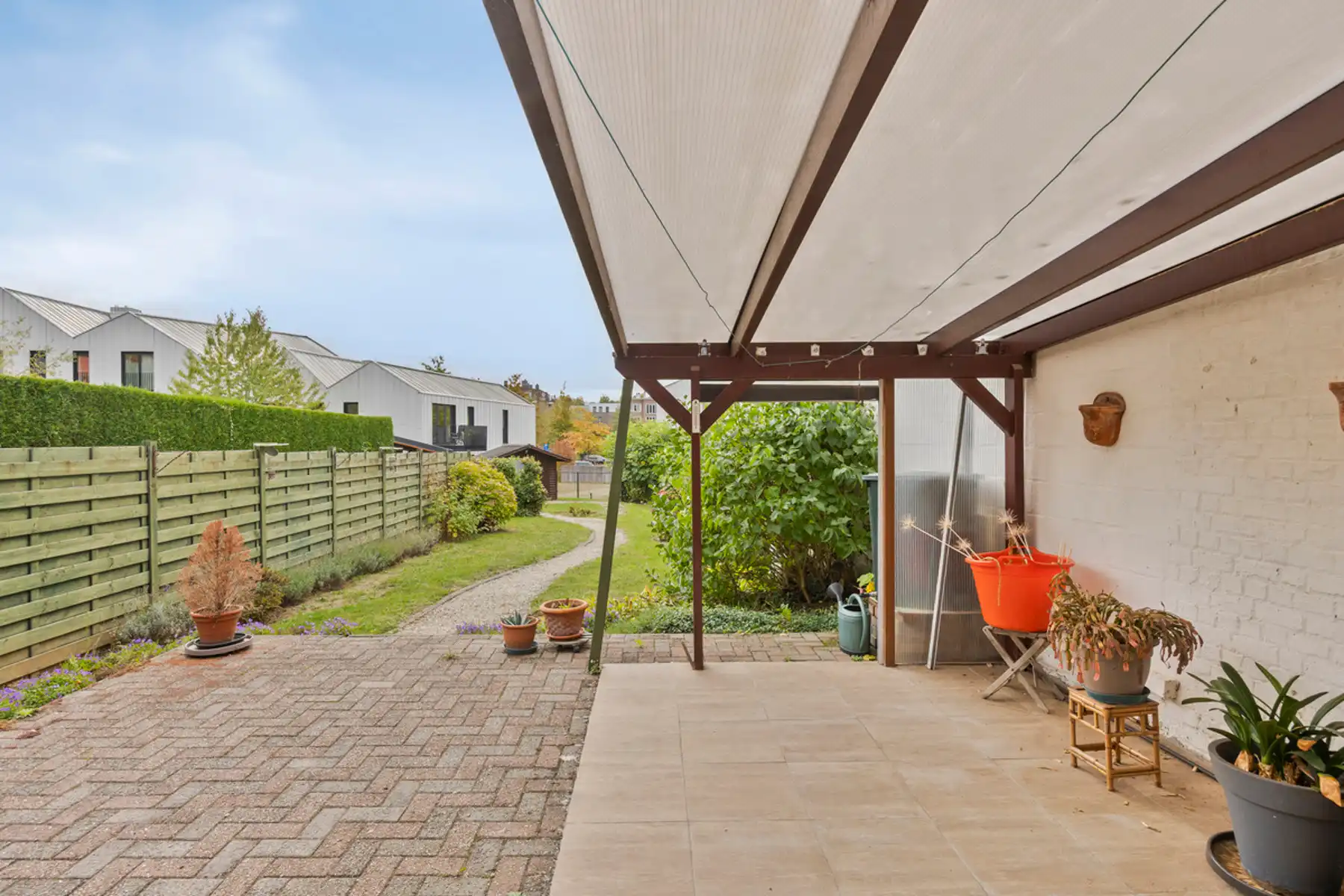 Appartementsgebouw met 5 app en achterliggende garages foto 26