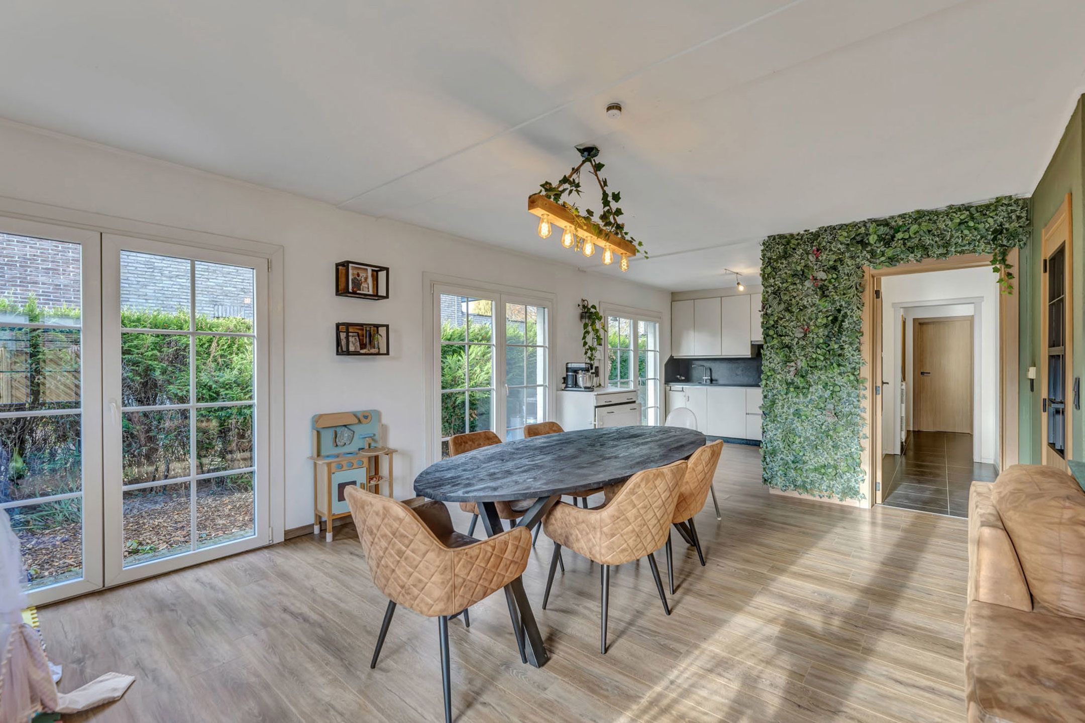 Gezellige woning met ruime tuin foto 3