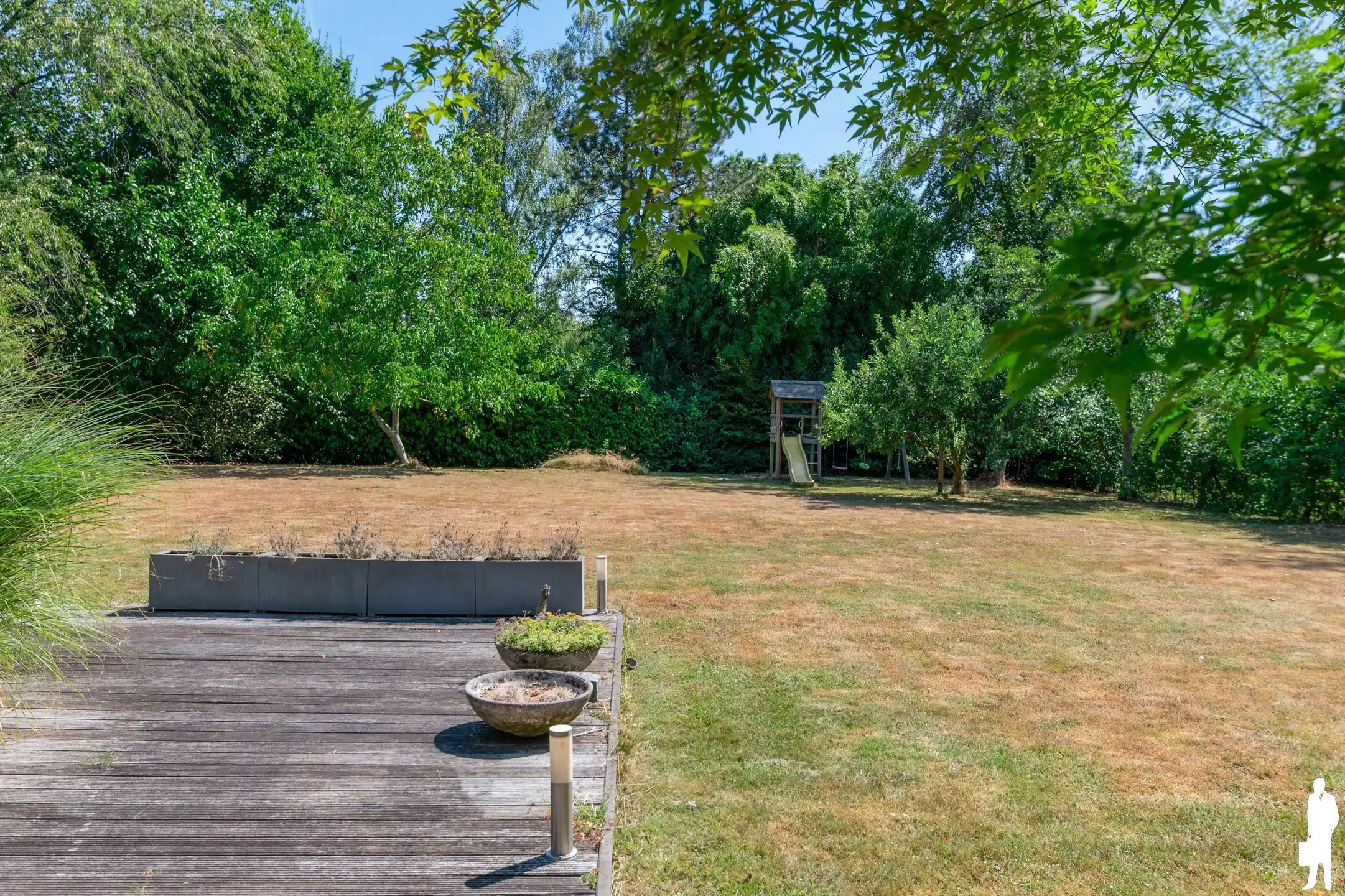 Welgelegen te renoveren villa met 5-7 slpks en 2 badks foto 14