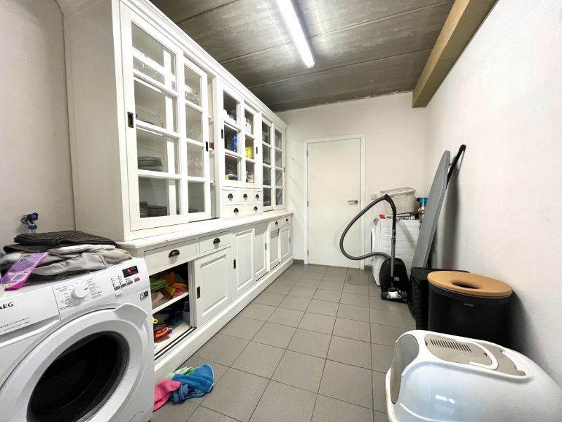 RECENTE WONING MET DRIE SLAAPKAMERS - ZONOVERGOTEN TUIN EN GARAGE foto 14