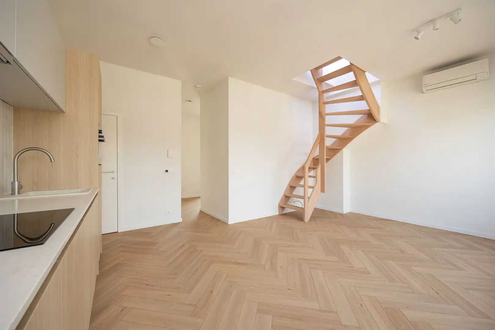 Gerenoveerd en instapklaar appartement met dakterras.  foto 4