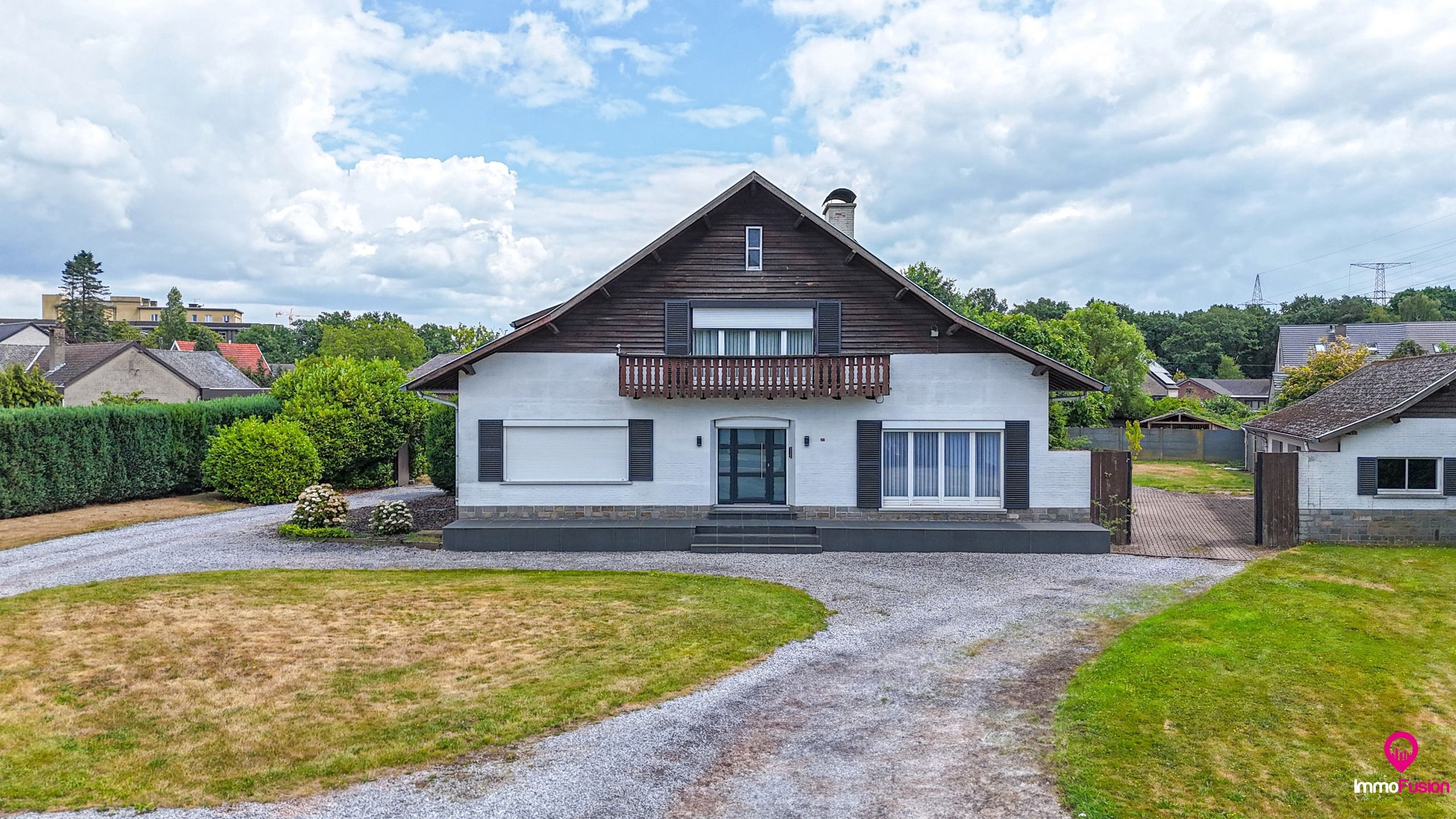 Instapklare, ruime woning met 6 slpks en enorme tuin op 26a! foto 2