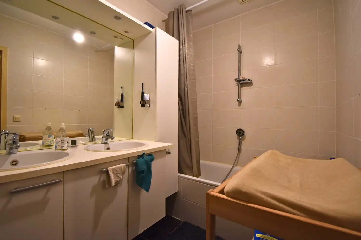 Ruim duplex appartement met 2 slaapkamers, staanplaats en kelder te huur in Lembeek foto 8