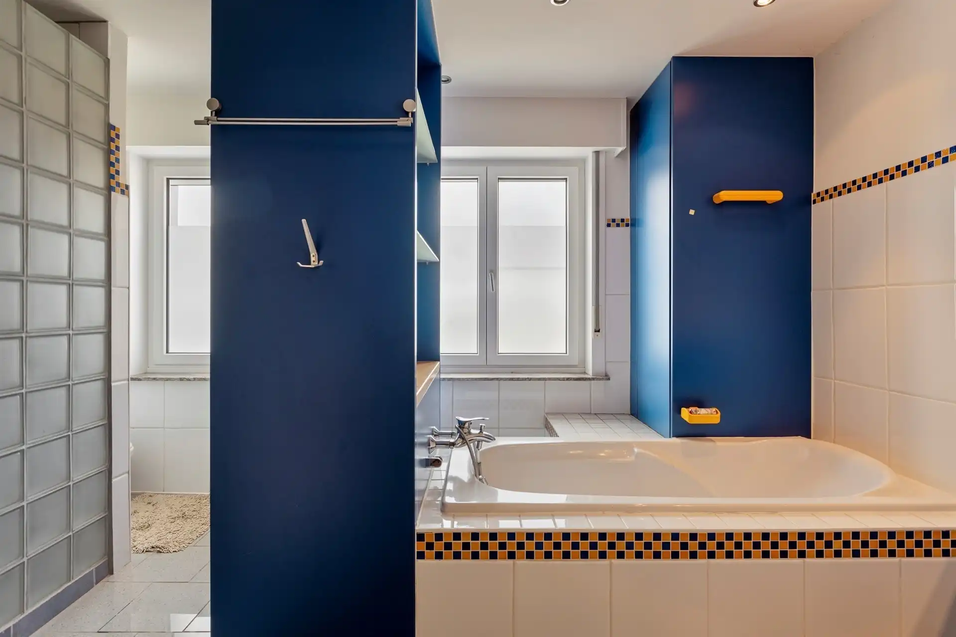 Woning met handelsruimte op commerciële topligging te Mazenzele foto 15