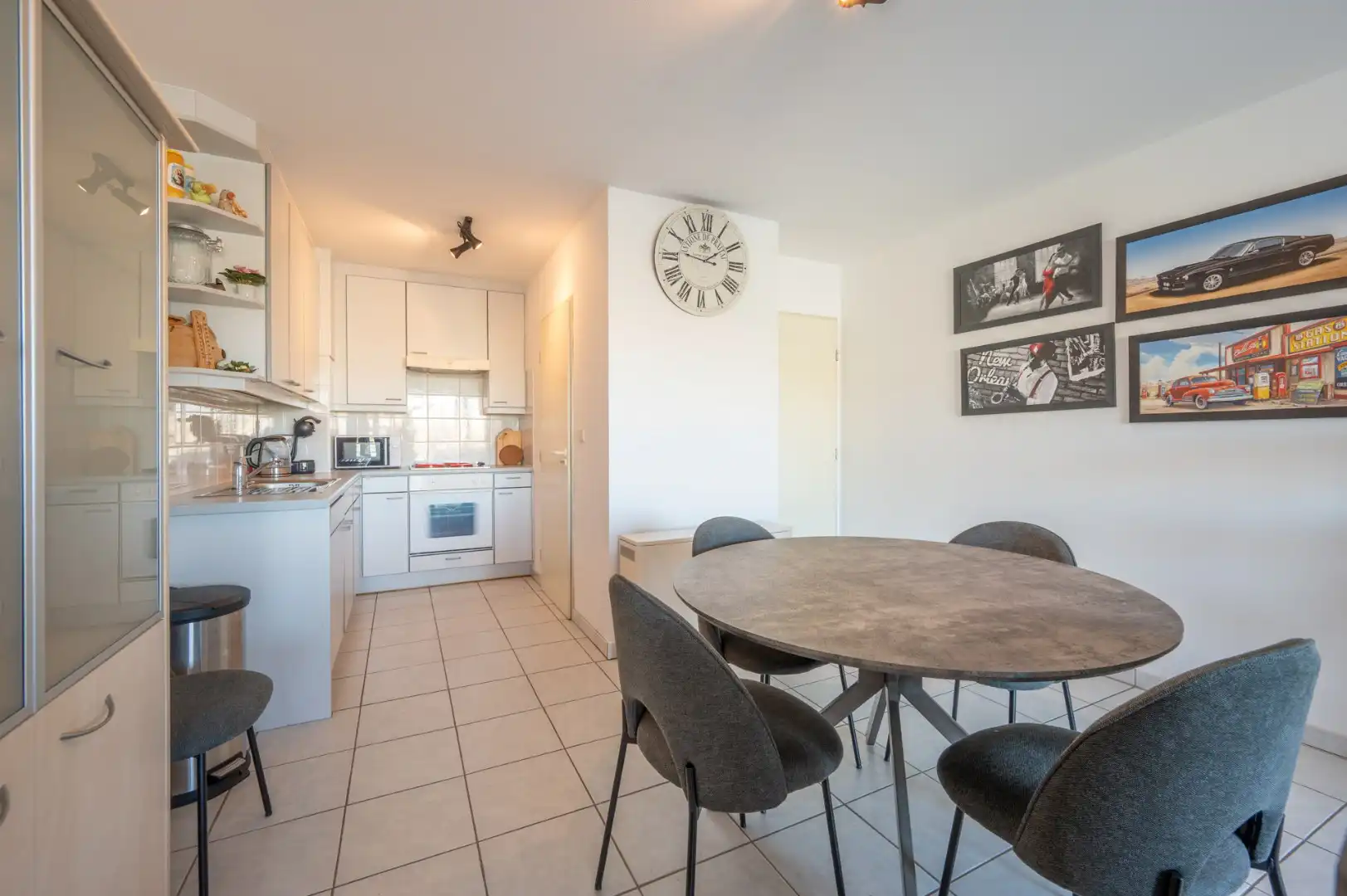 Centraal gelegen appartement met terras nabij het strand foto 5