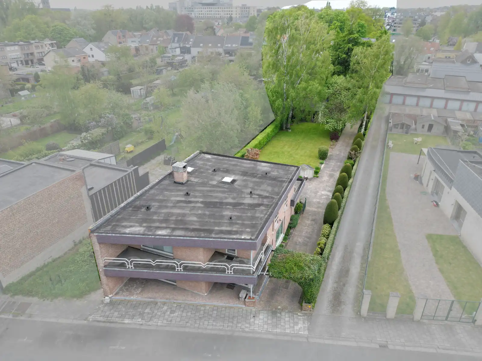 Unieke HOB met 3 SLPK, riante Tuin én dubbele Garage! foto {{pictureIndex}}