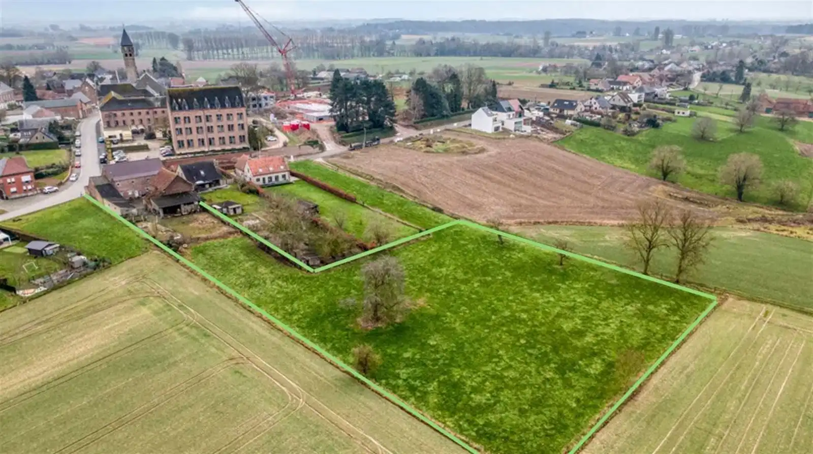 Hoeve met schuur en groot weiland  foto 2