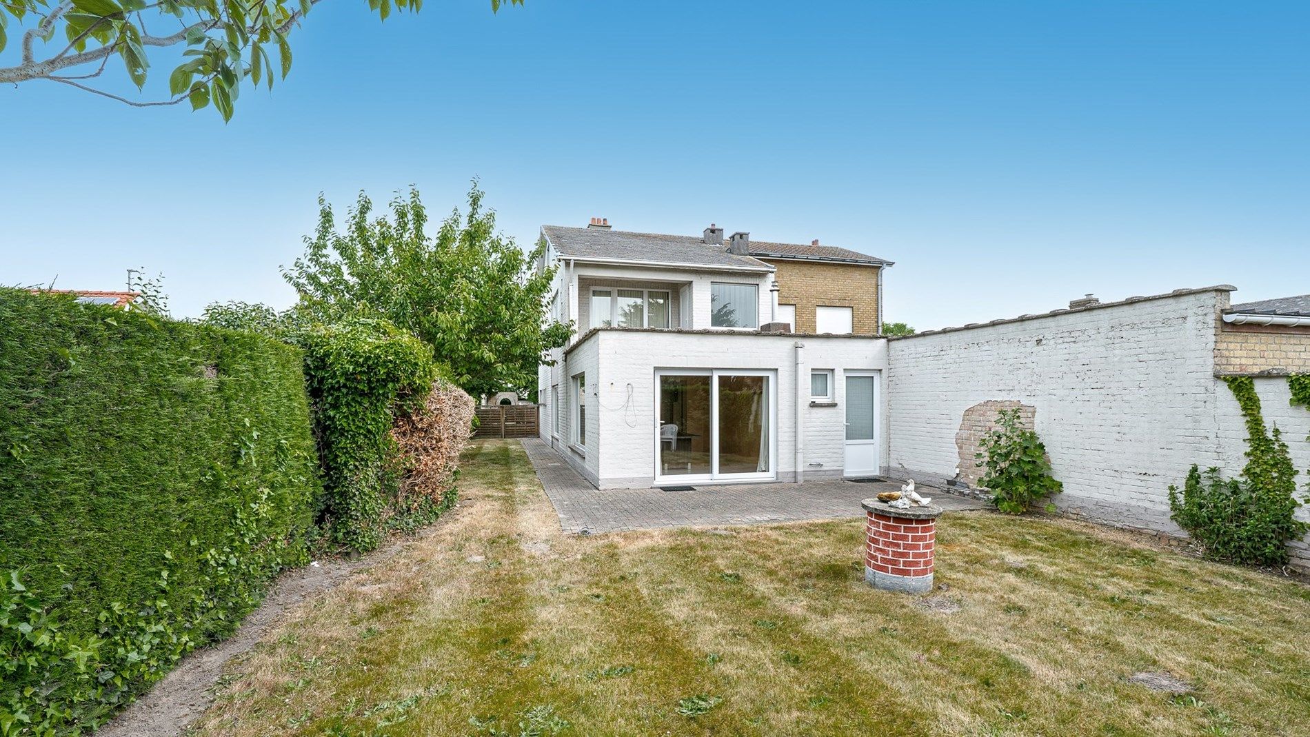 Hoofdfoto van de publicatie: Grote koppelwoning met garage te Knokke-Heist