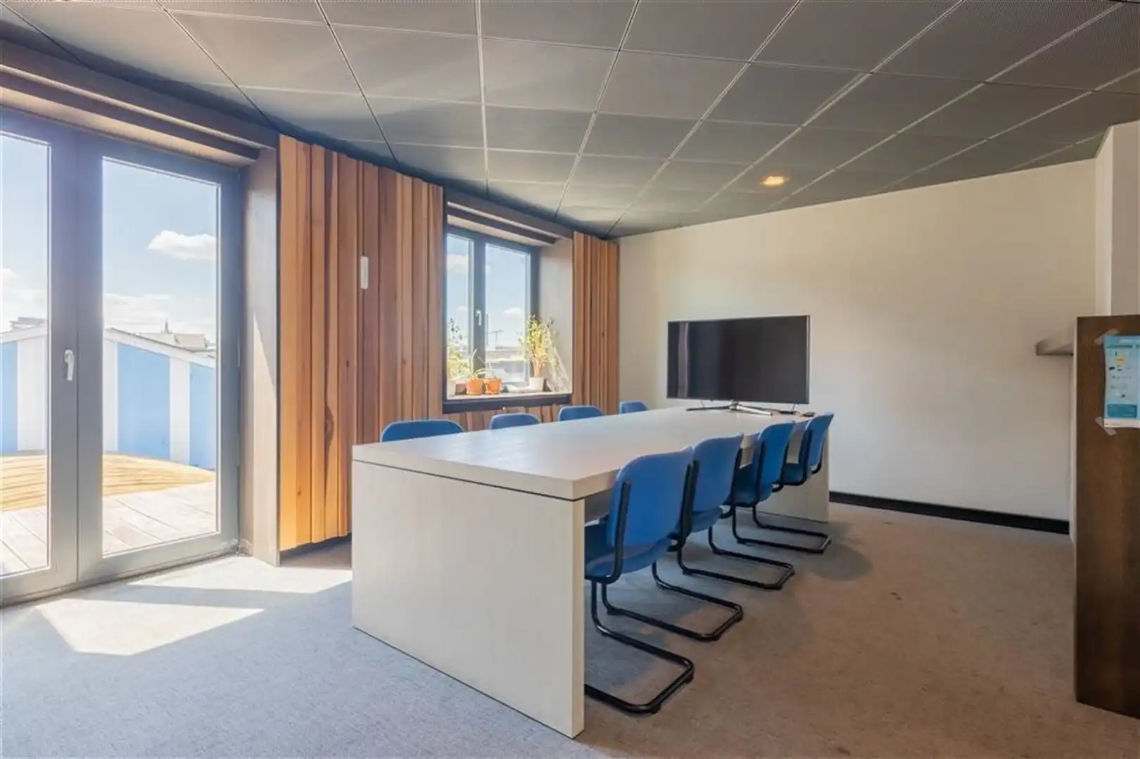 Moderne kantoren aan Station Gent Dampoort foto 10