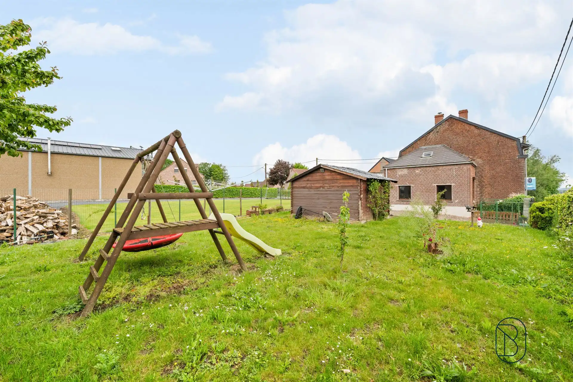 Ruime halfopen bebouwing op een perceel van 523 m² foto 20