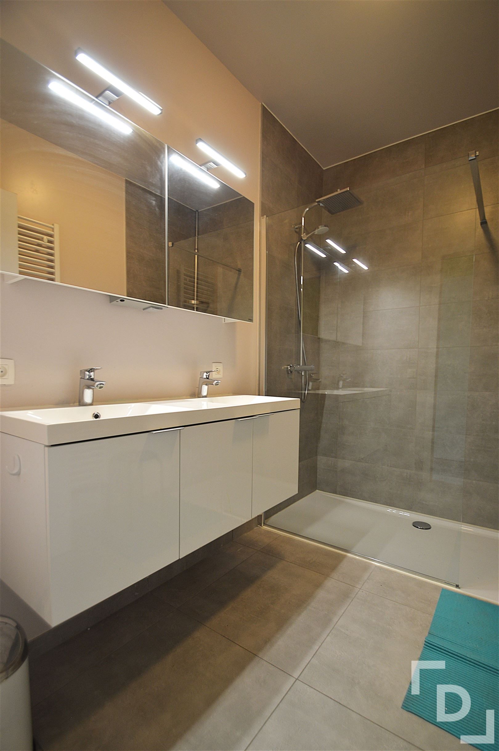 Appartement te huur in centrum Poperinge met staanplaats. foto 7