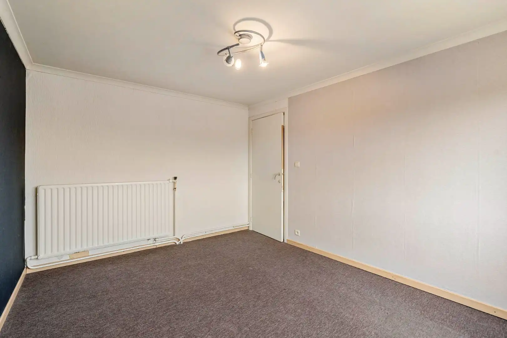 Comfortabel, zeer ruim appartement met 4 slaapkamers, terras en garage in het centrum van Neeroeteren!  foto 26