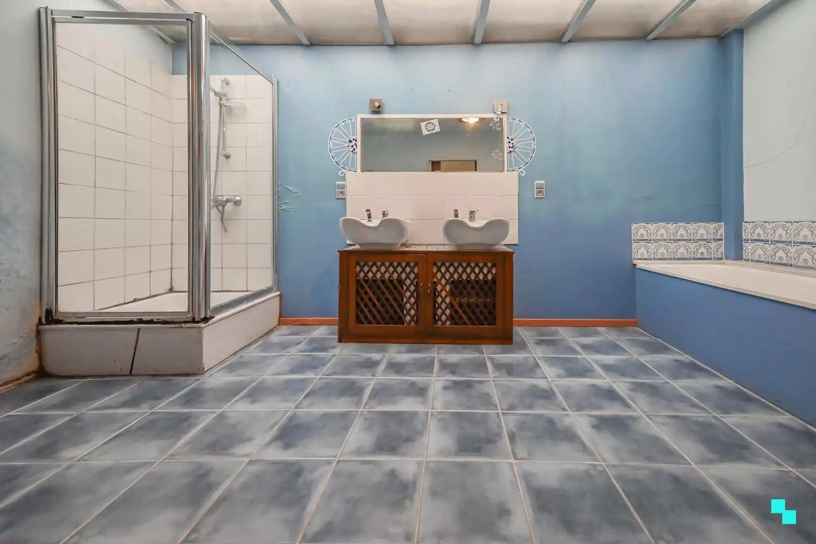 Opbrengsteigendom met winkelruimte én ruime garage in centrum Izegem foto 10