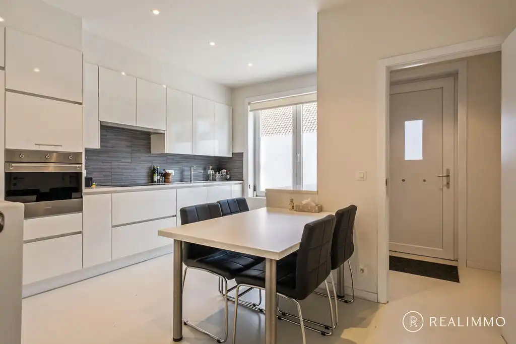 Ruime woning met grote tuin in Kooigem foto 3