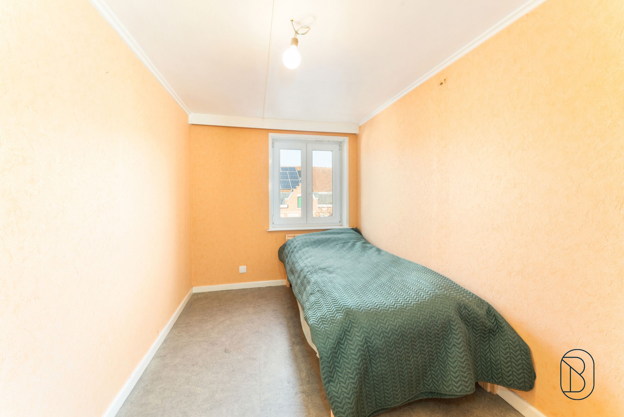 Topgelegen rijwoning met veel potentieel vlakbij het centrum foto 11