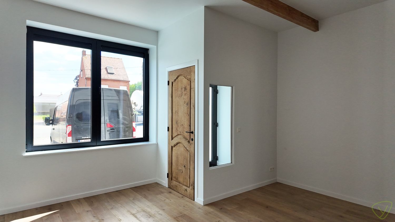 Kwaliteitsvol gerenoveerde en zeer energiezuinige woning vlakbij Veldekensbrug! foto 4