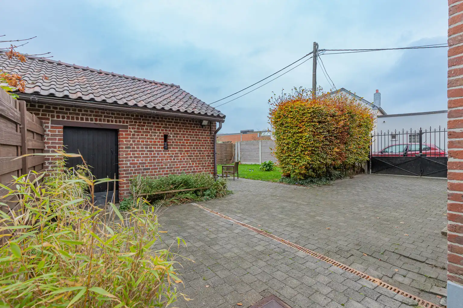 OPEN BEBOUWING IN DOODLOPENDE STRAAT MET 30 ZONNEPANELEN! foto 17