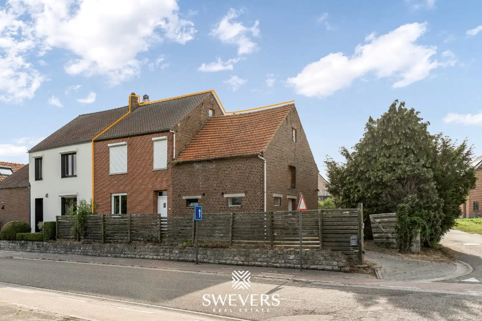 Hoofdfoto van de publicatie: Renovatieproject met toekomst in Halen – halfopen woning met tuin