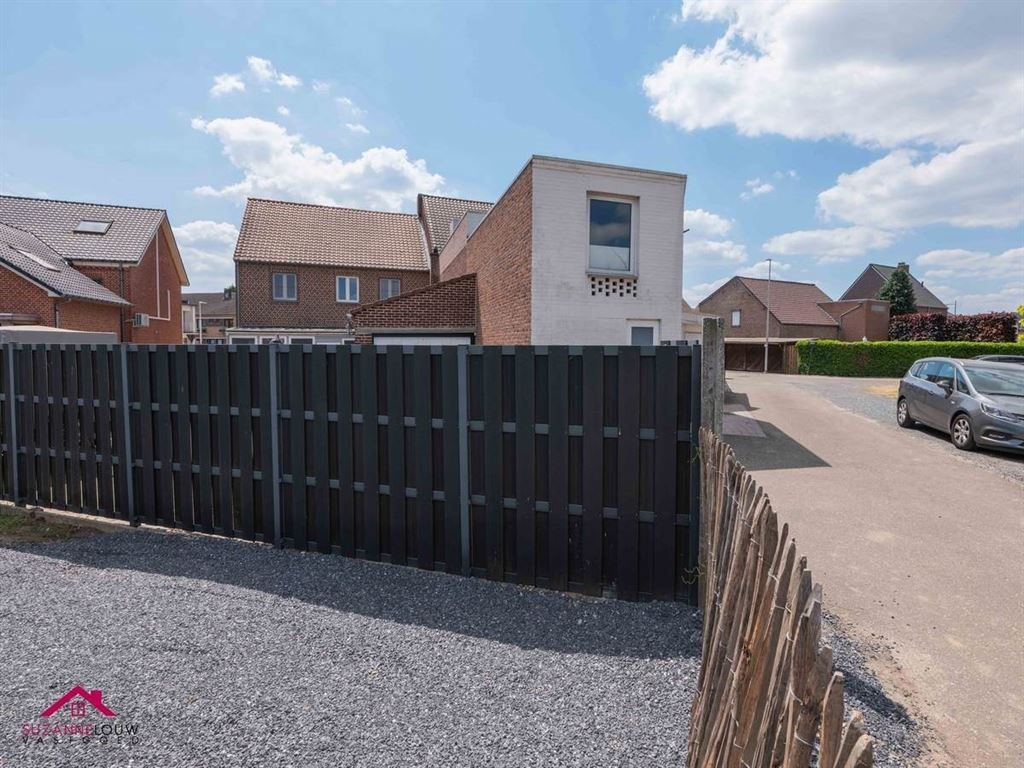 Gerenoveerde verrassend ruime vrijstaande woning foto 8