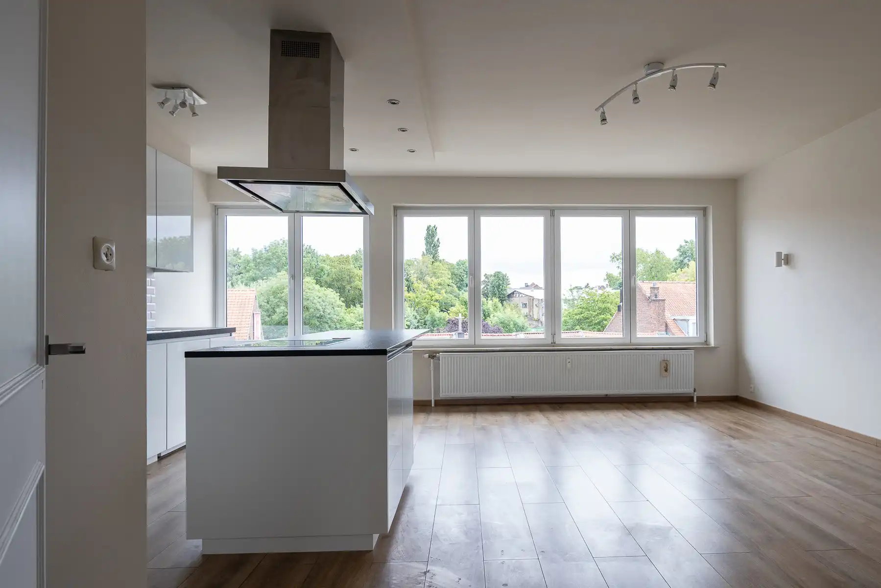 Lichtrijk appartement met 2 slaapkamers en vrij uitzicht foto 2