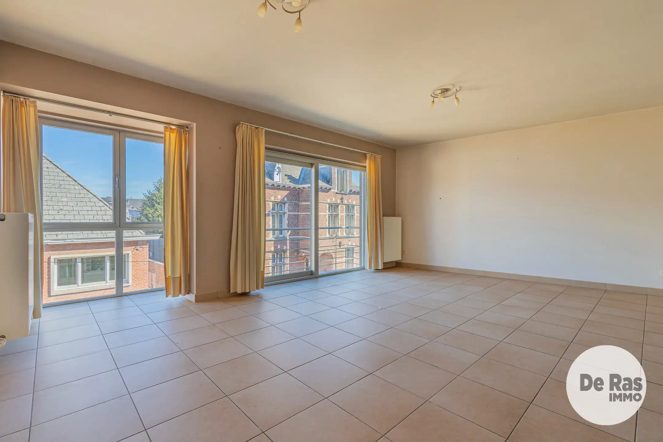 LEDE - Ruim en instapklaar appartement aan de markt van Lede foto 5