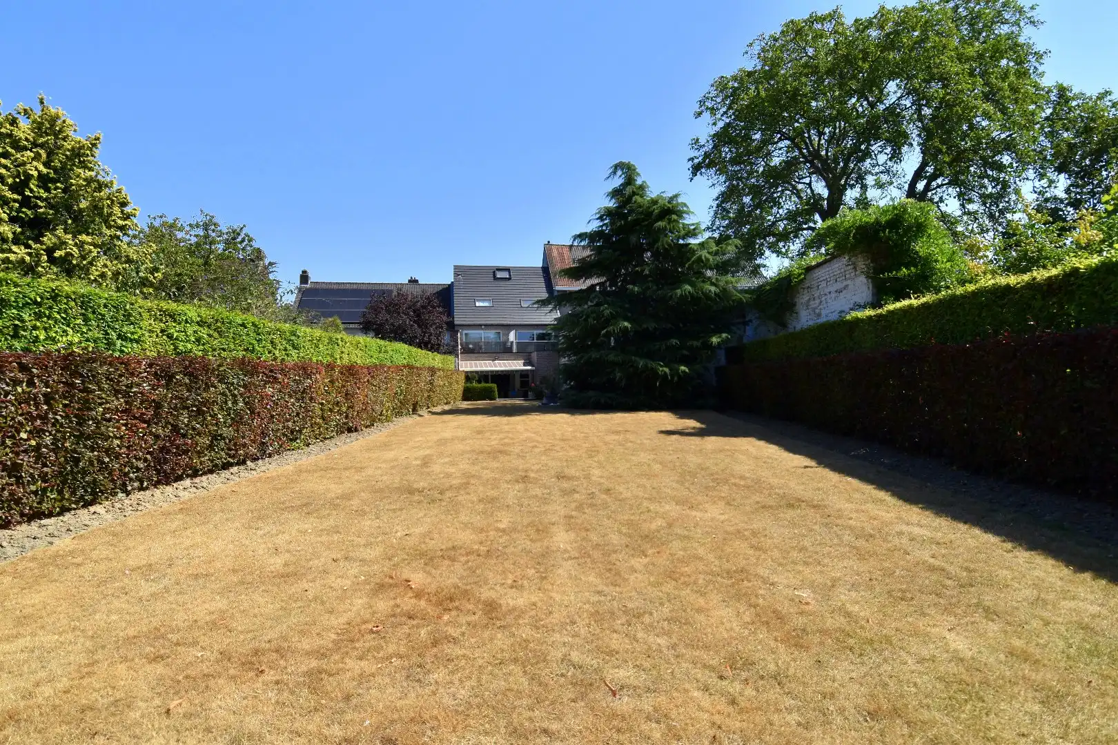Instapklaar 2-slaapkamerappartement met garage en zonnige tuin te koop in centrum Gullegem foto 2