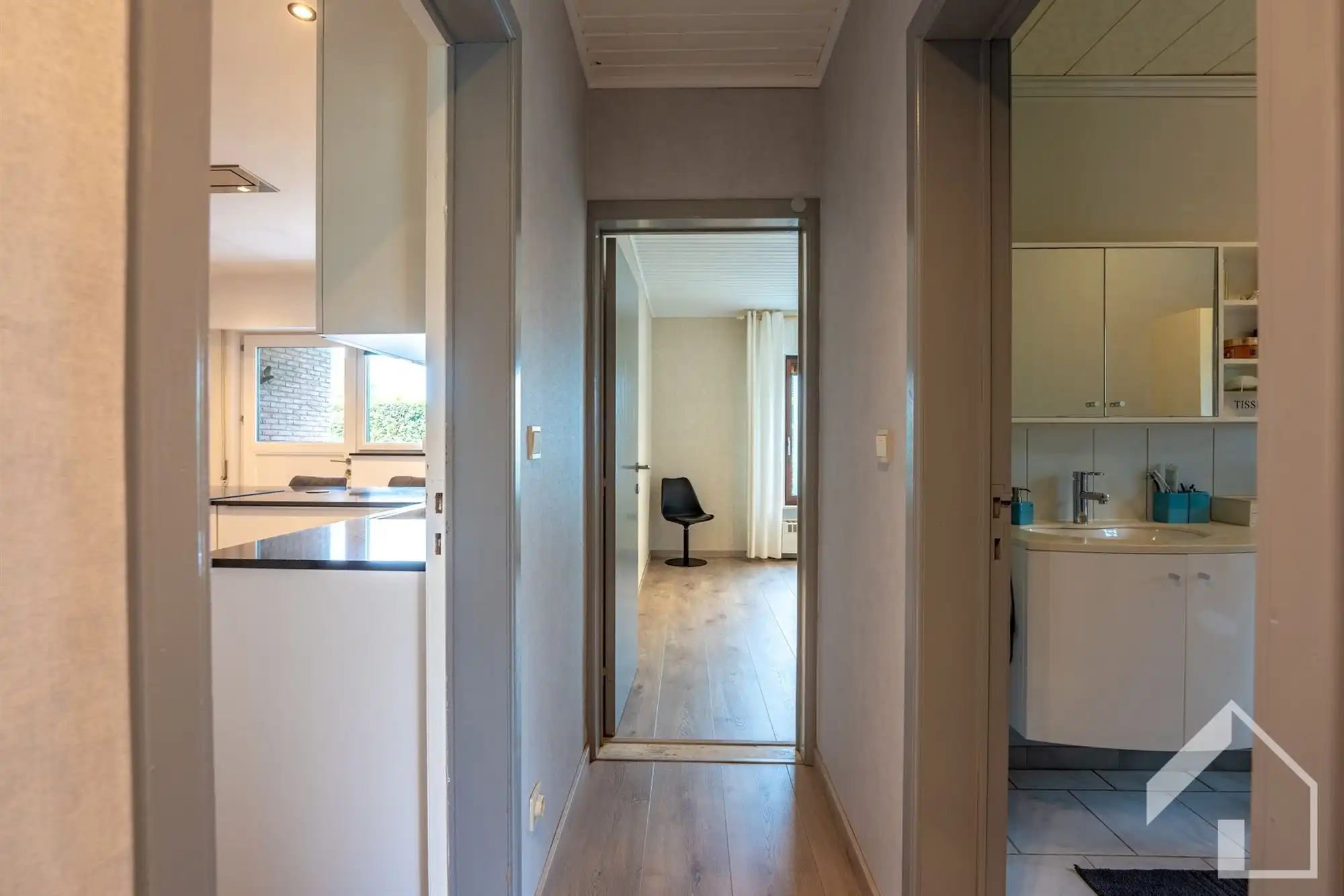 Ruime gelijkvloerse woning met 3 slaapkamers en garage foto 9
