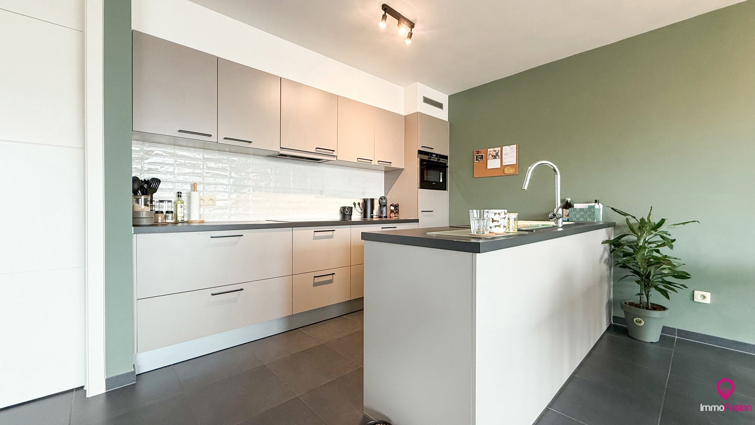 Instapklaar Appartement met 2 Slaapkamers! foto 12
