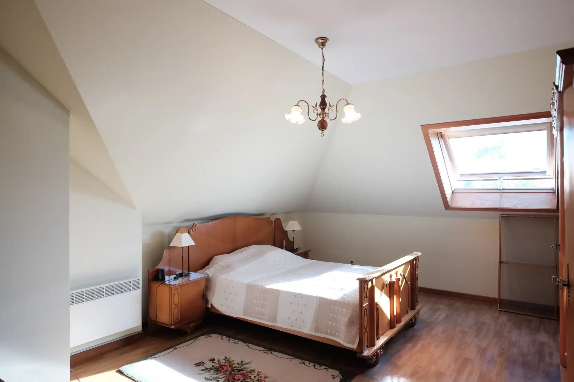 Ruim dakappartement met 2 grote slaapkamers, terras en garage – centrum Asper foto 9