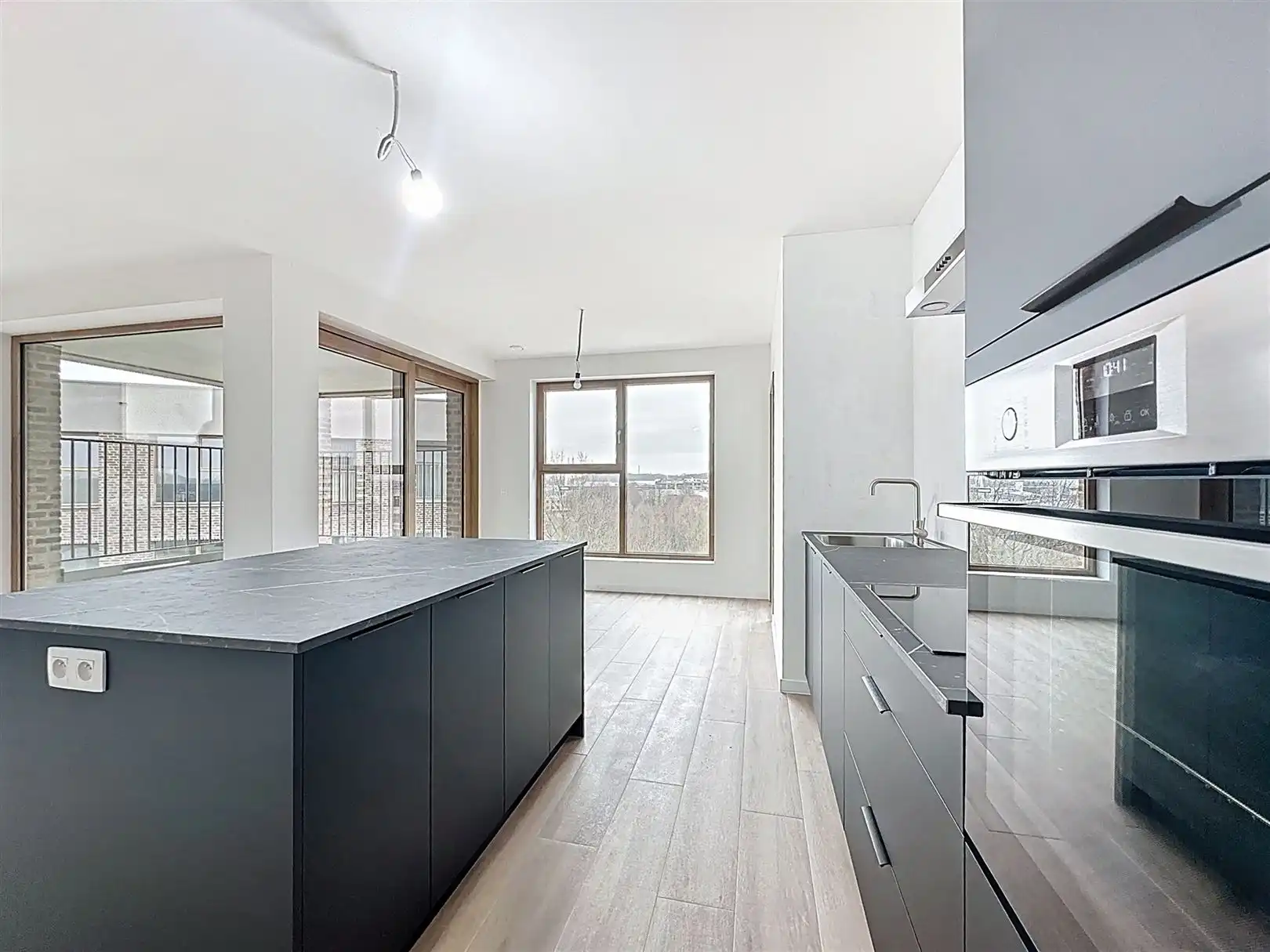 Nieuwbouwappartement met 2slpk en terras gelegen te Wilrijk  foto 2