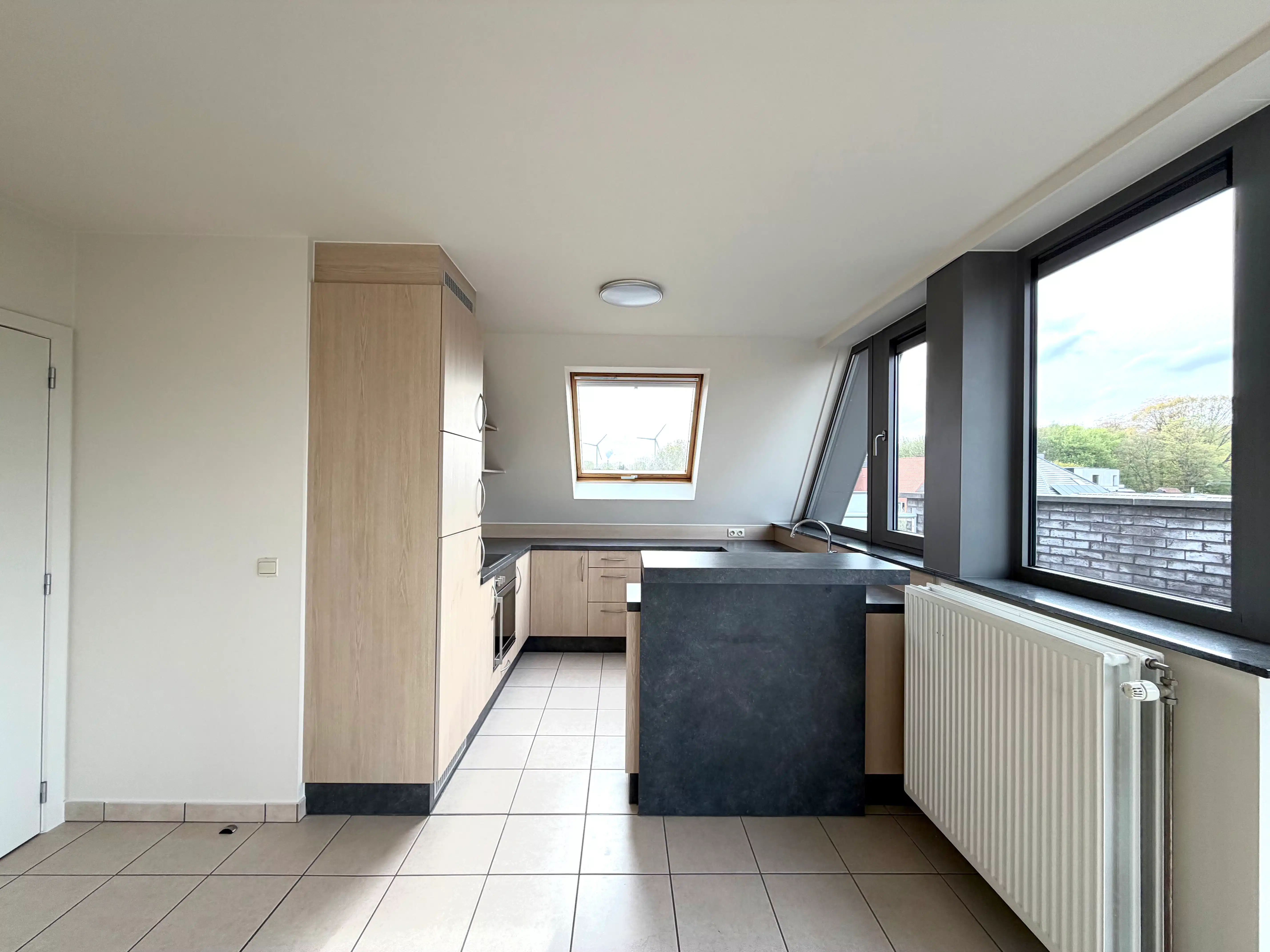 Ruim appartement met drie slaapkamers te huur in Evergem foto 4